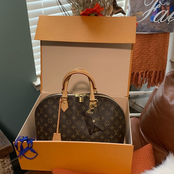 👜SOld 👜Louis Vuitton Alma GM - Picture 9 of 16